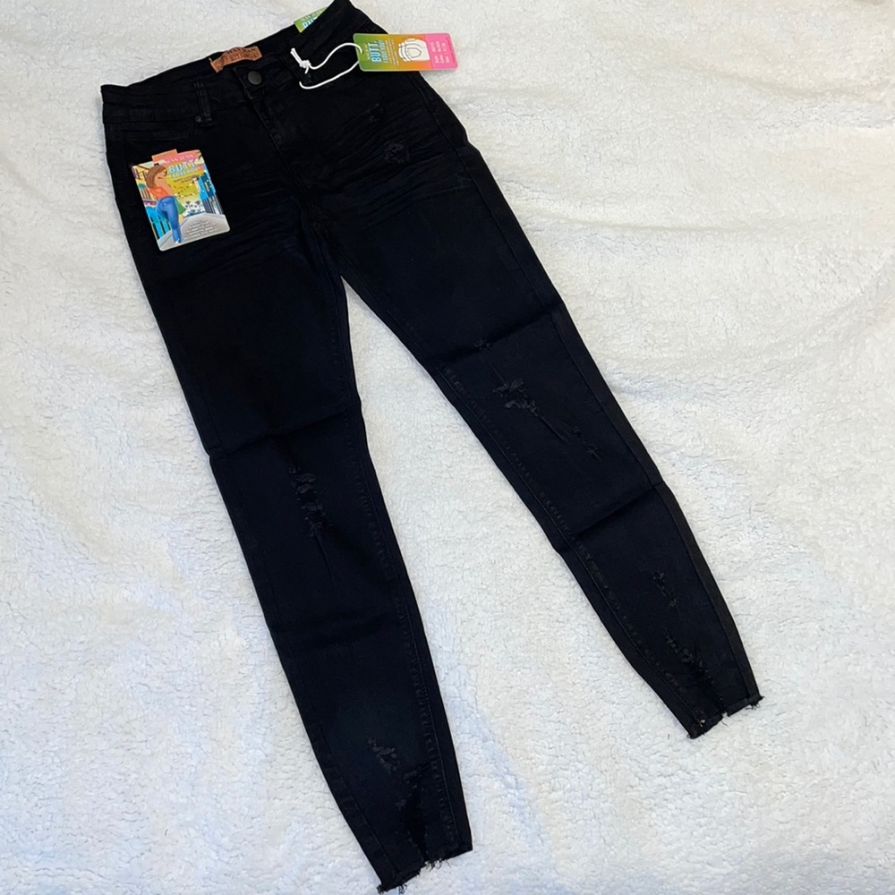 Black distressed butt-lifting jeans